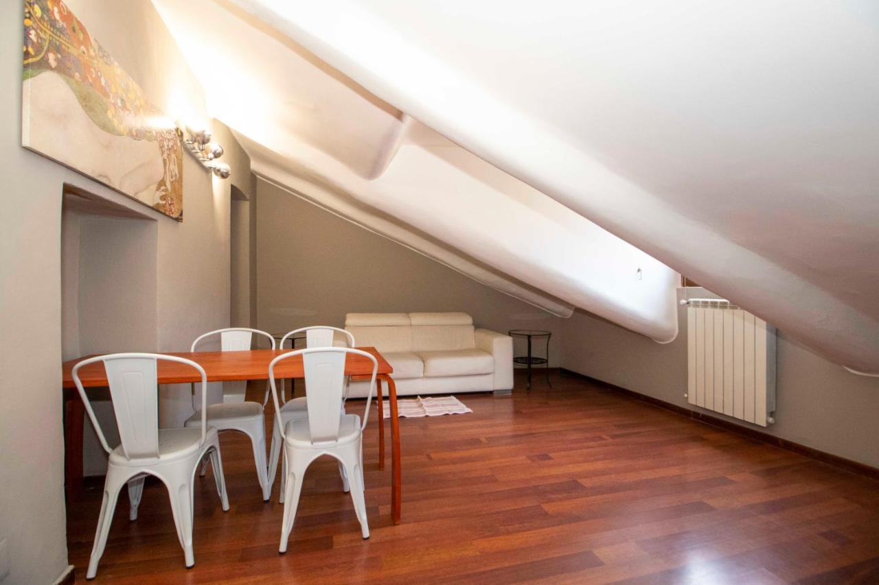 San Salvario Apt With Balcony Turin Bagian luar foto