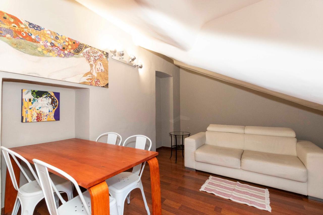 San Salvario Apt With Balcony Turin Bagian luar foto
