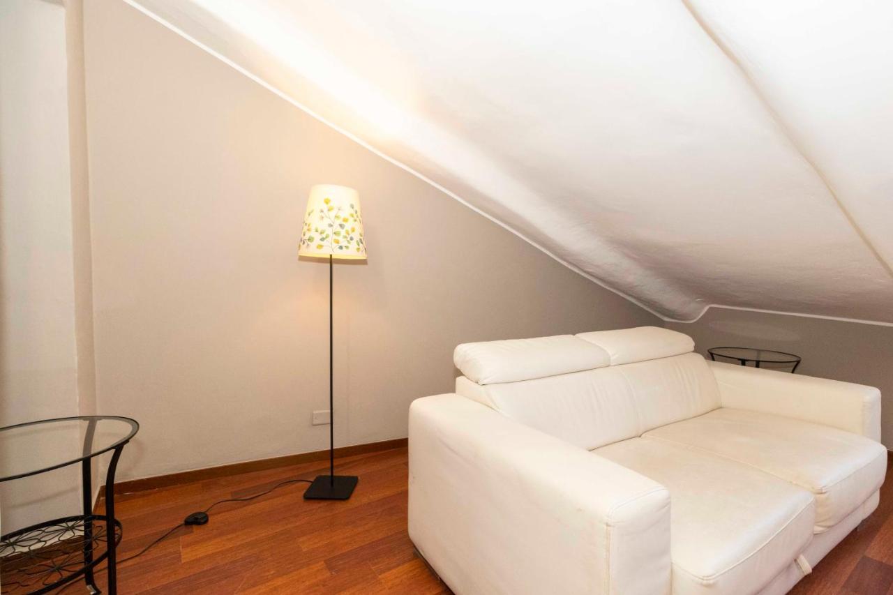 San Salvario Apt With Balcony Turin Bagian luar foto