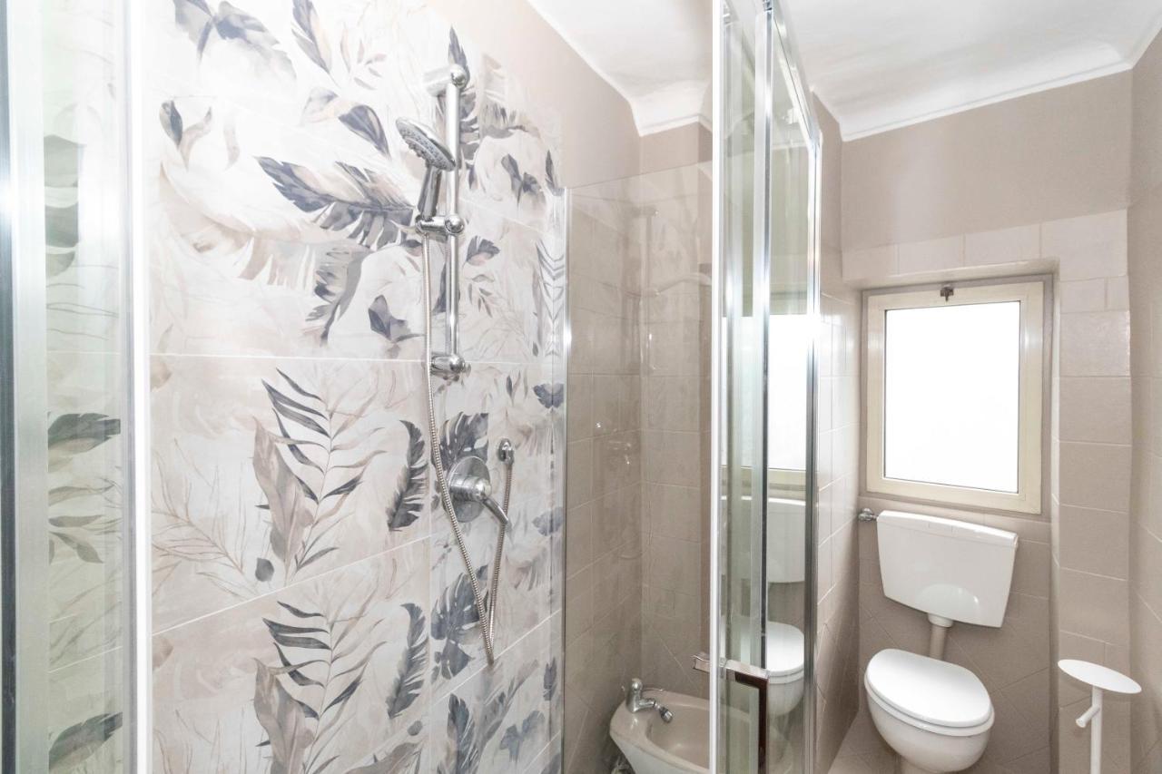 San Salvario Apt With Balcony Turin Bagian luar foto