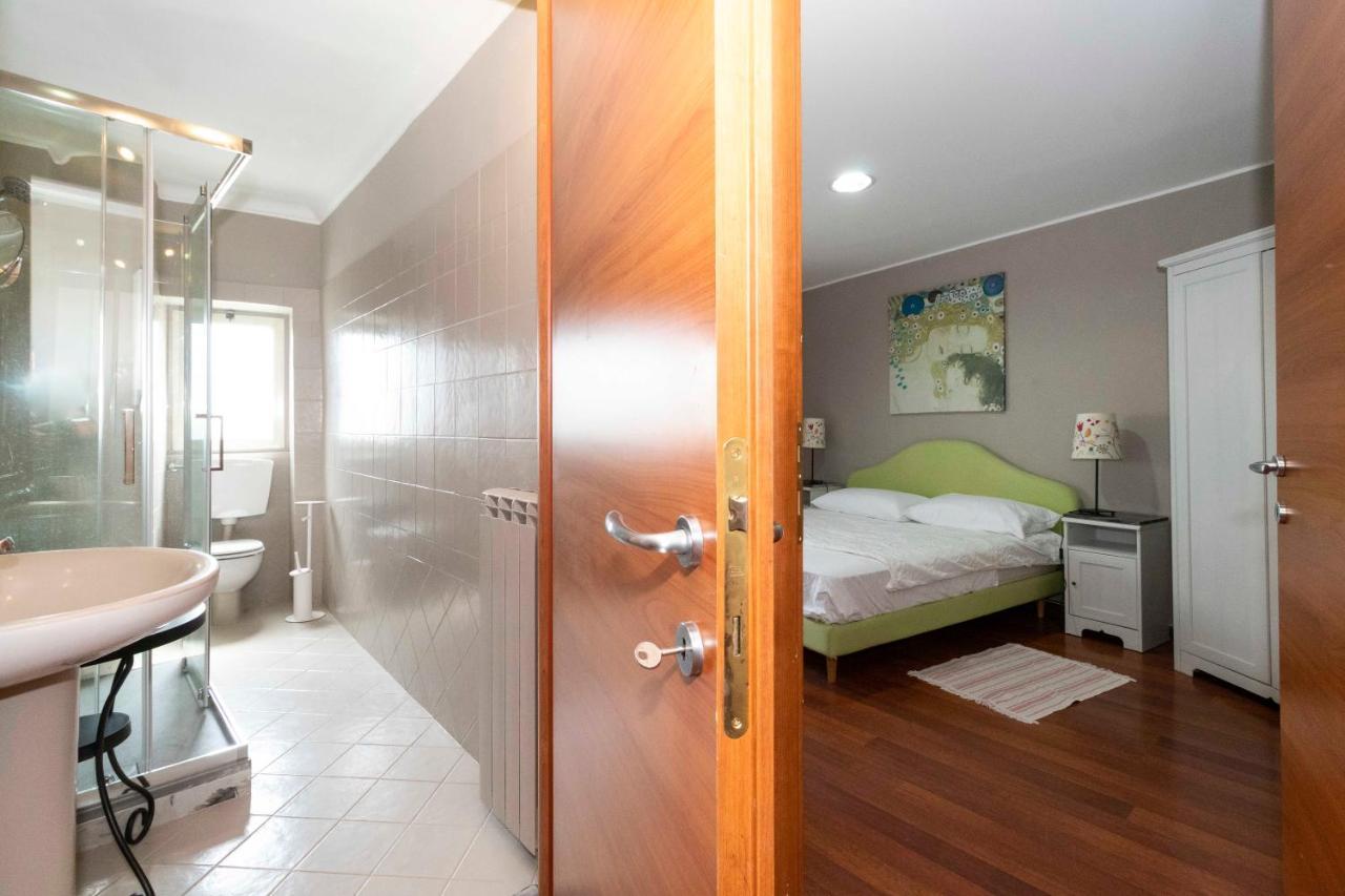 San Salvario Apt With Balcony Turin Bagian luar foto