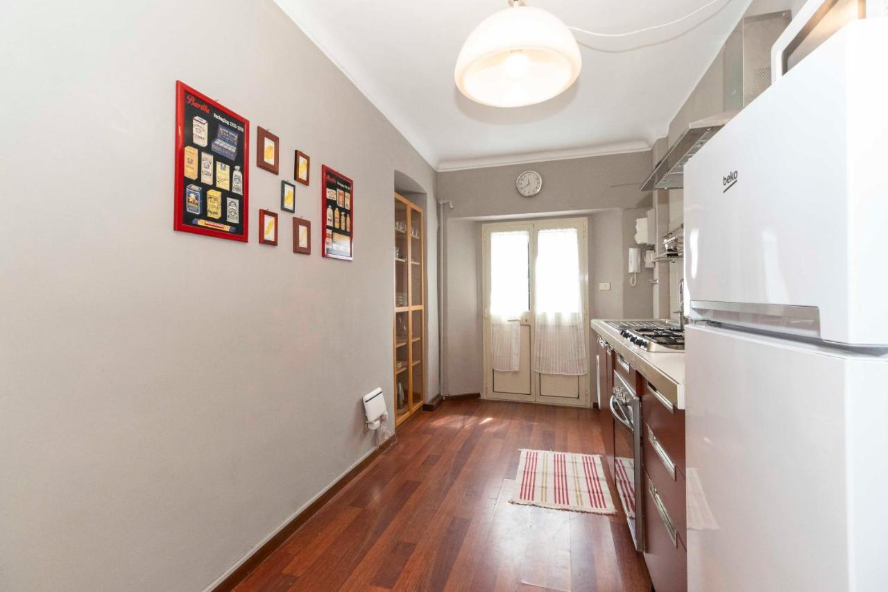 San Salvario Apt With Balcony Turin Bagian luar foto