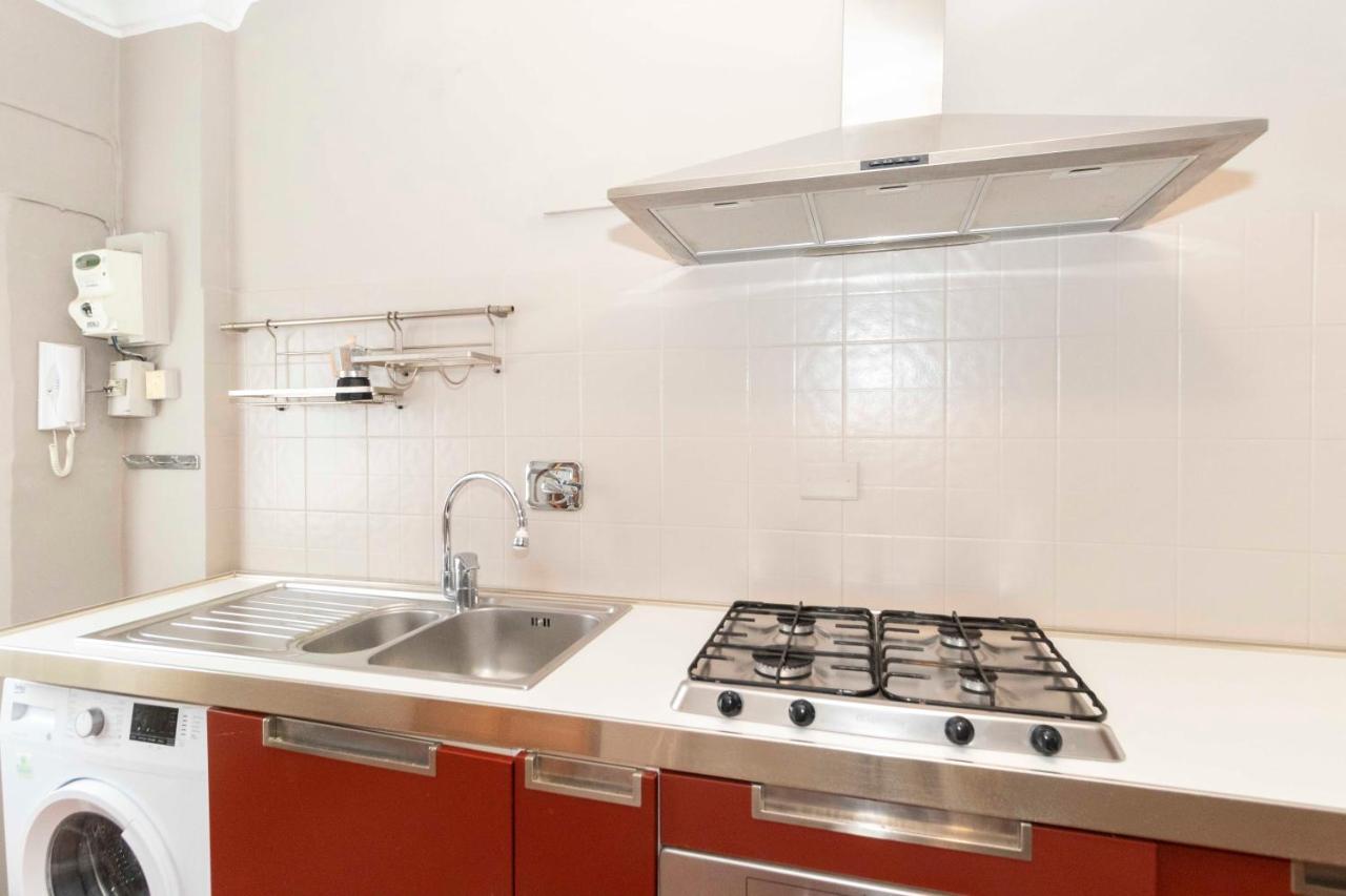 San Salvario Apt With Balcony Turin Bagian luar foto
