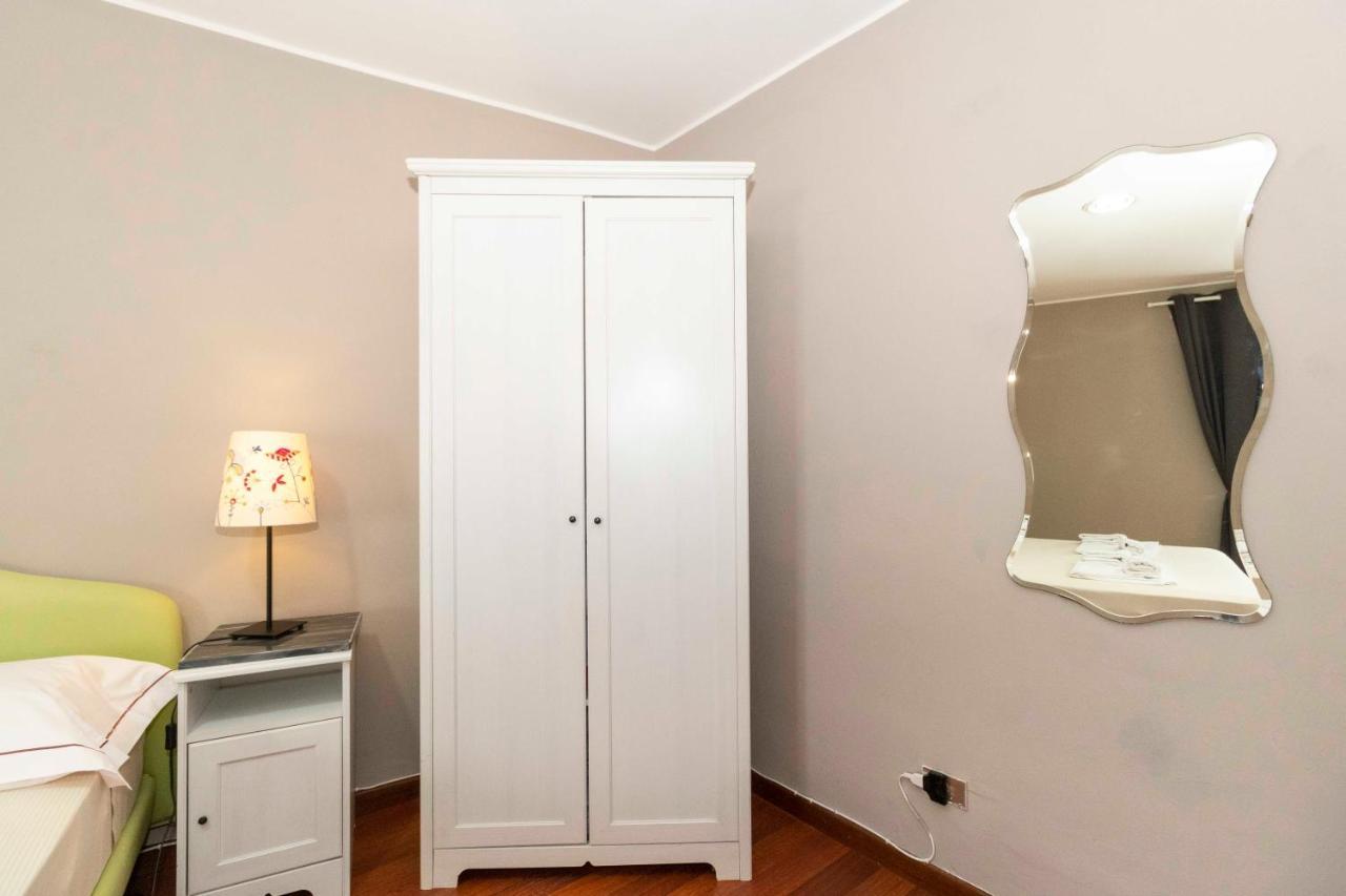 San Salvario Apt With Balcony Turin Bagian luar foto