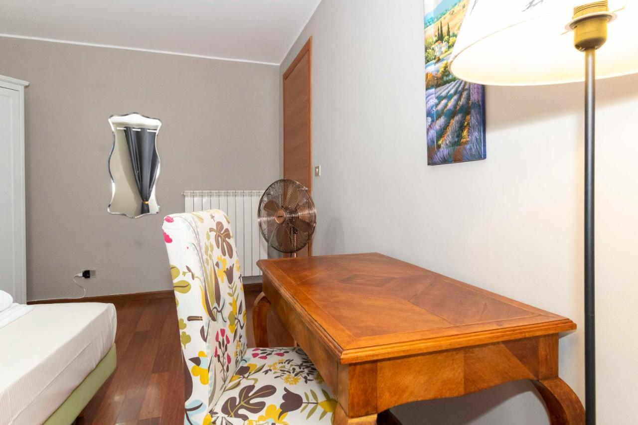 San Salvario Apt With Balcony Turin Bagian luar foto