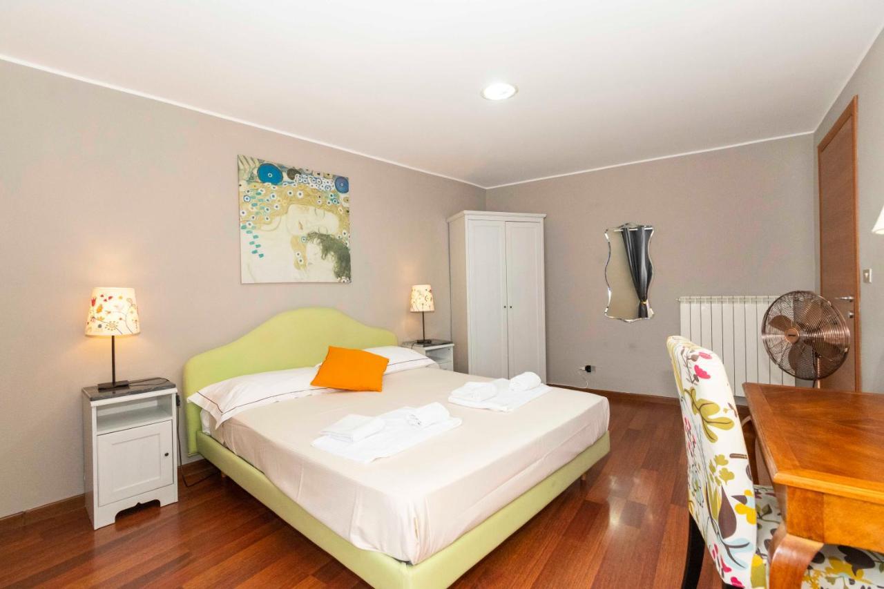 San Salvario Apt With Balcony Turin Bagian luar foto