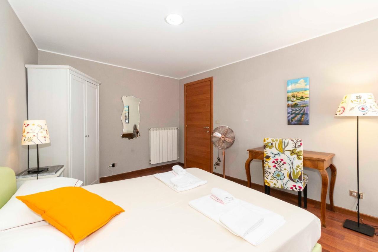 San Salvario Apt With Balcony Turin Bagian luar foto