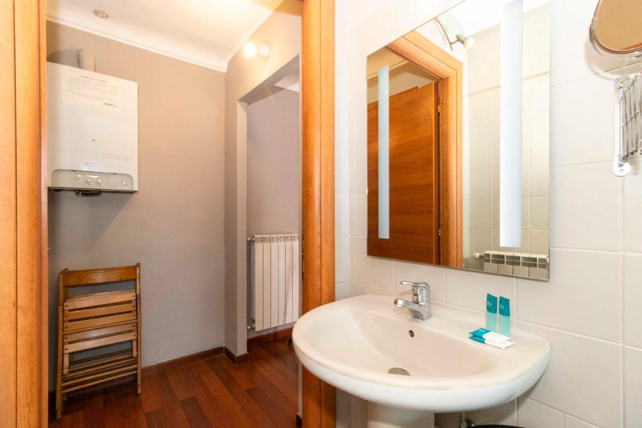 San Salvario Apt With Balcony Turin Bagian luar foto