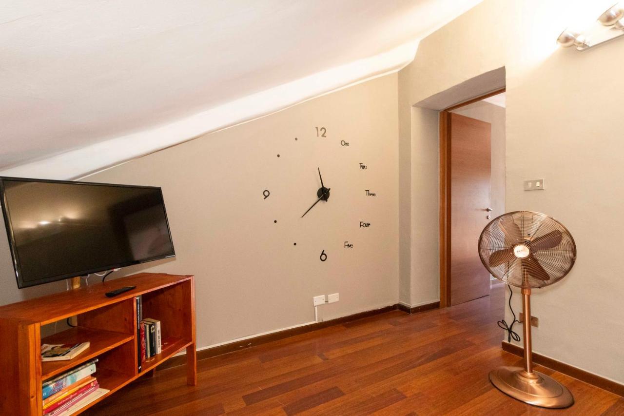 San Salvario Apt With Balcony Turin Bagian luar foto