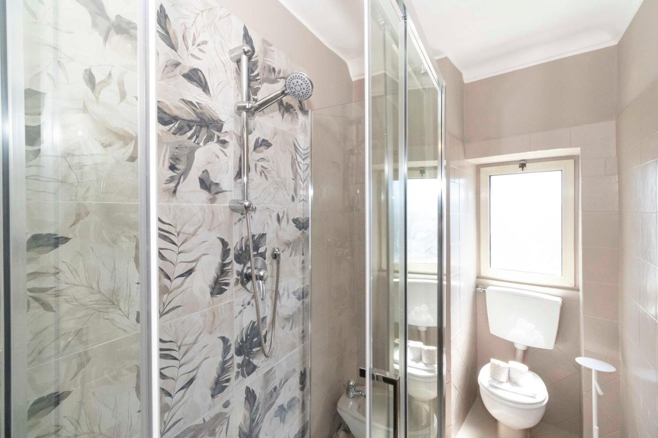 San Salvario Apt With Balcony Turin Bagian luar foto