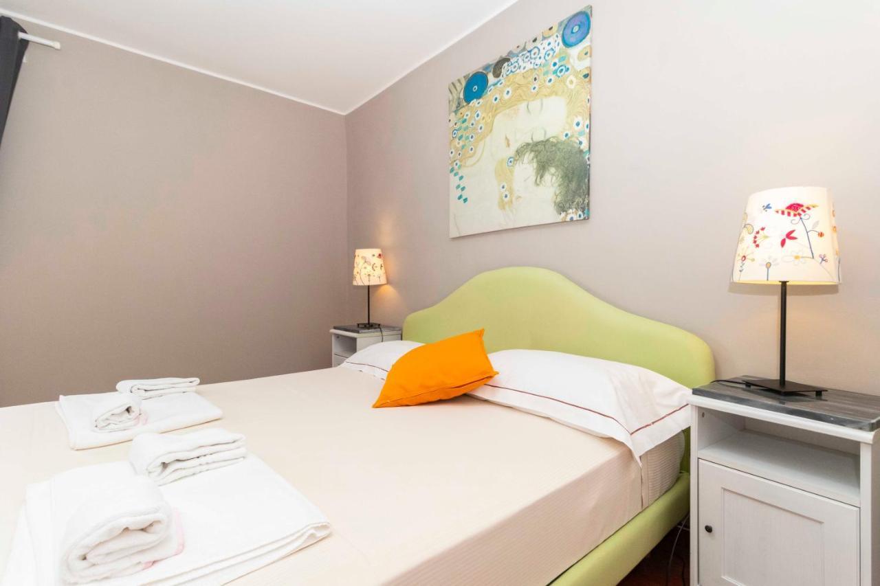 San Salvario Apt With Balcony Turin Bagian luar foto